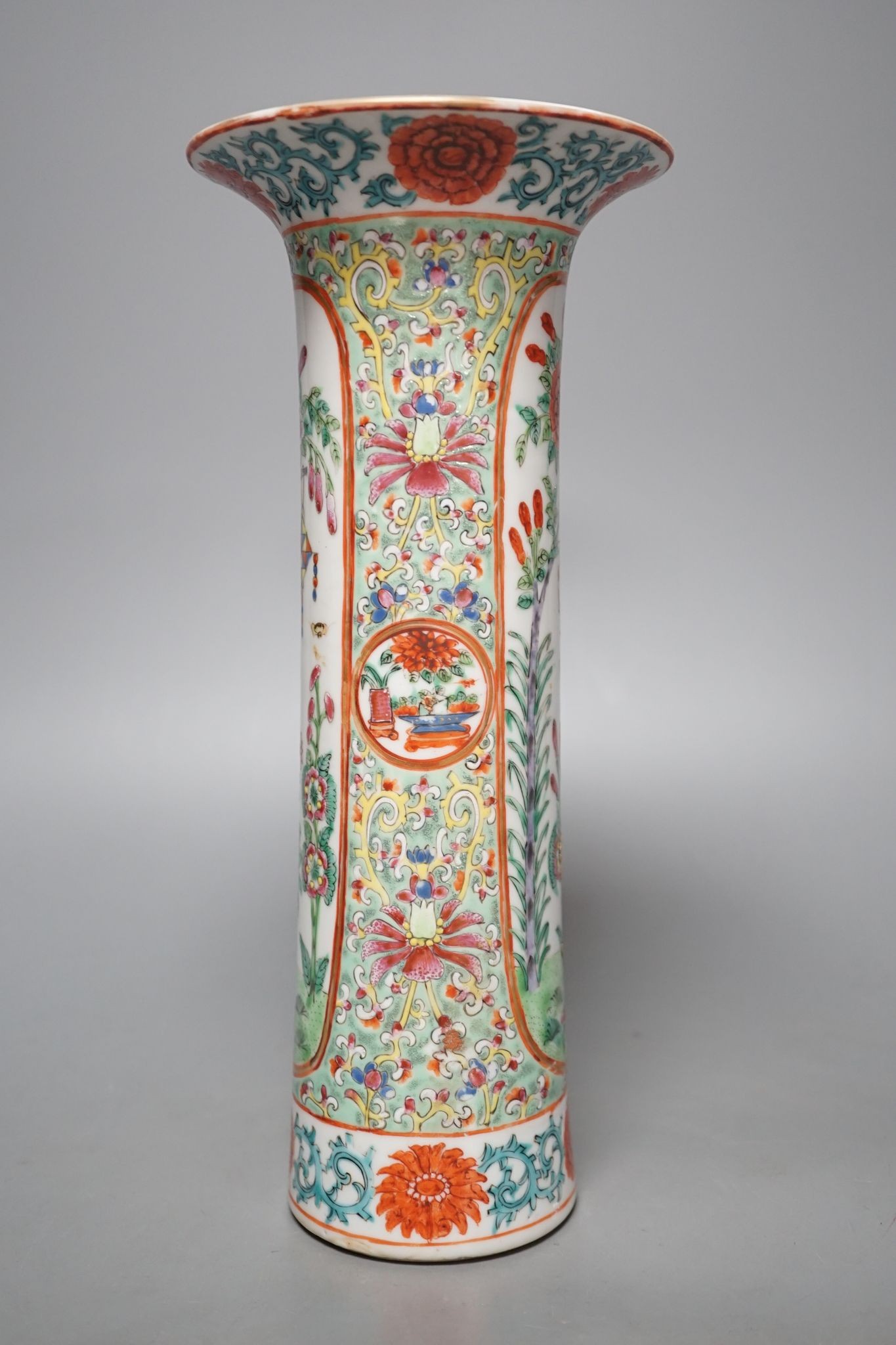 A Chinese famille rose vase cylindrical vase, early 20th century, 28cm